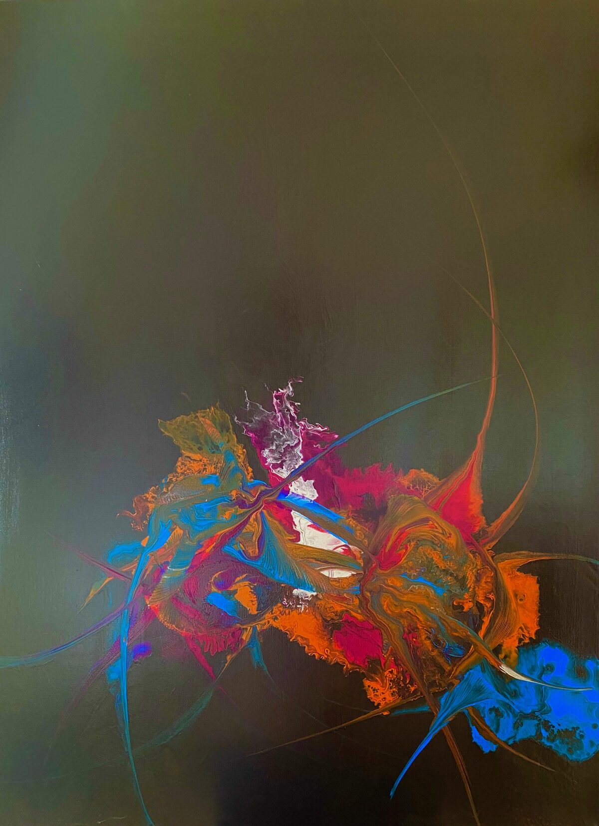 Zarte abstrakte Blütenformen vor gedecktem Grund, Acryl
